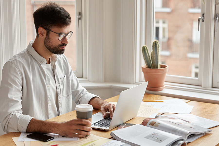 Cómo ganar dinero como community manager freelance